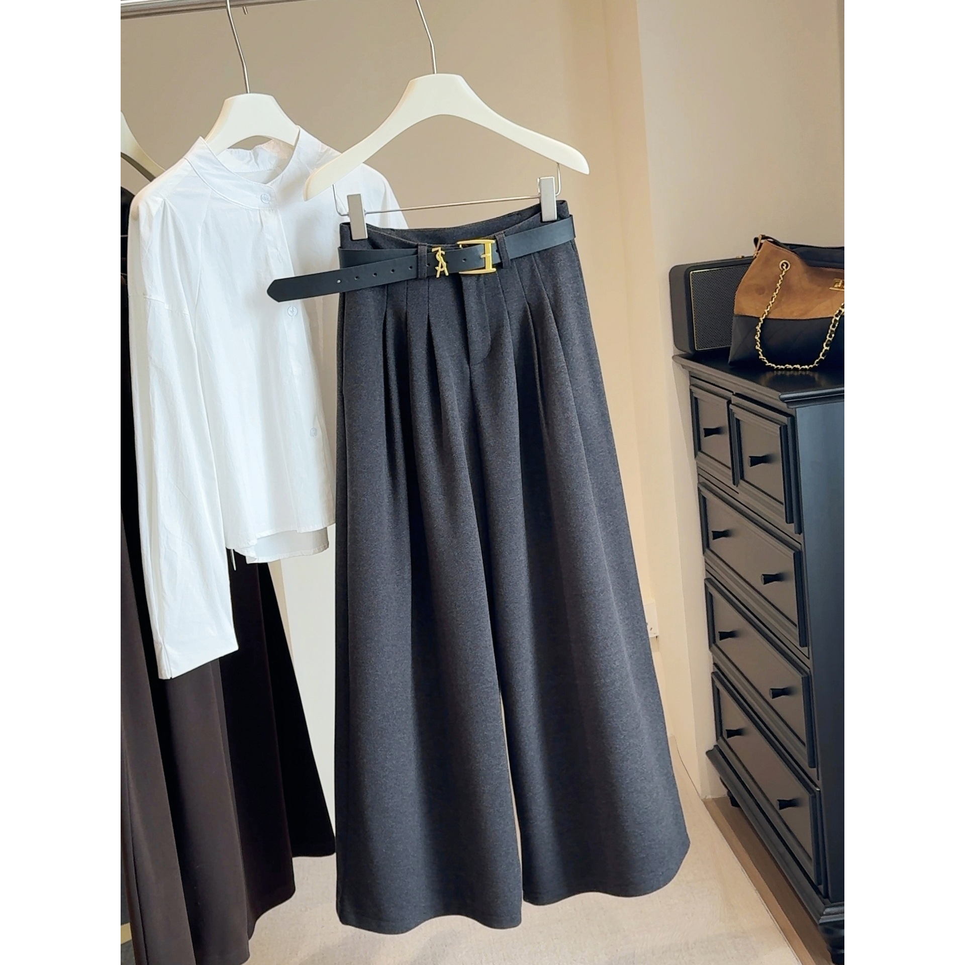 加厚深灰色毛呢阔腿裤女秋冬2025新款高级垂感直筒高腰西装休闲裤