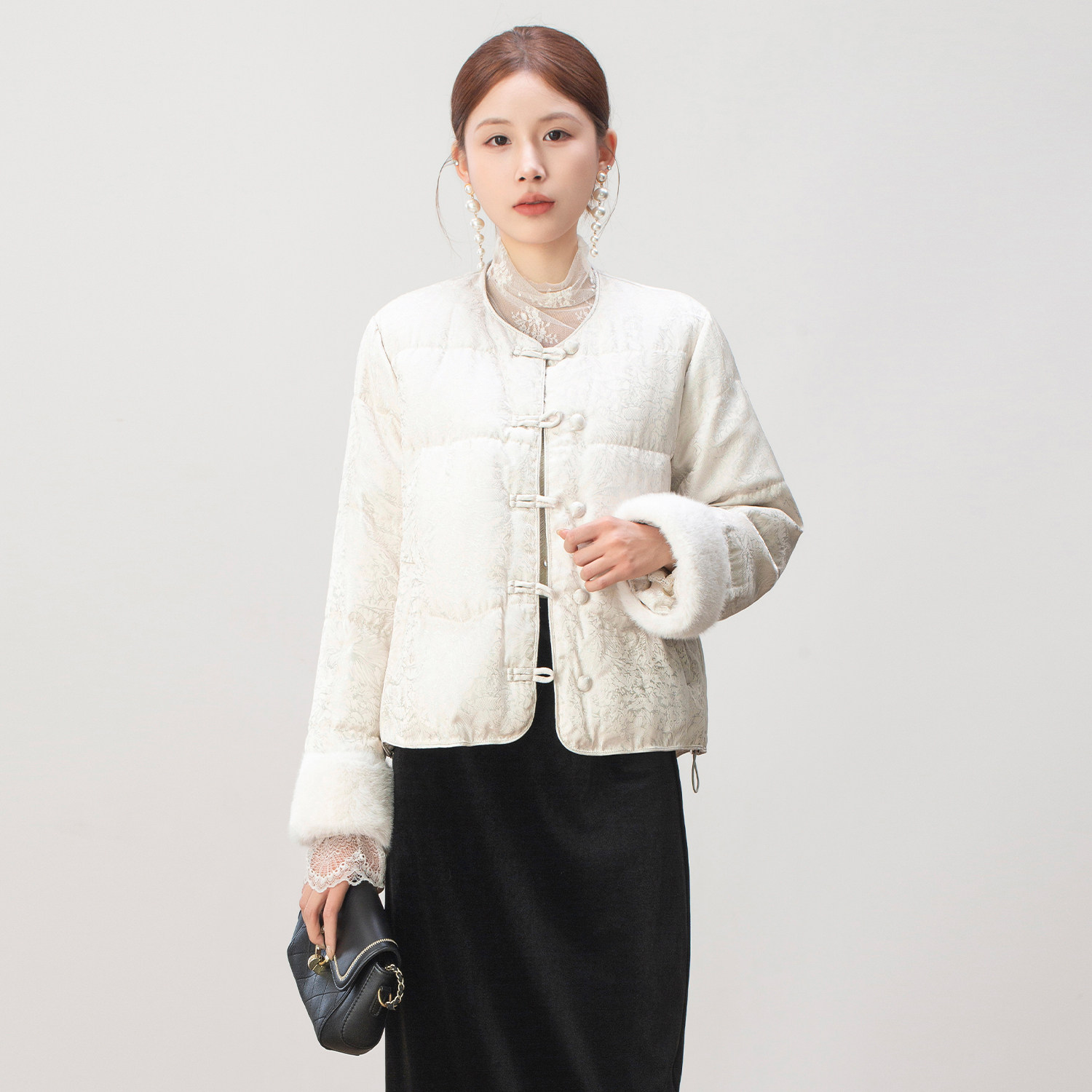 新中式短款羽绒服女冬季2025年新款白色盘扣毛毛袖口提花保暖外套,女装/女士精品,羽绒服,淘宝优惠券,粉丝福利购,淘宝优惠卷