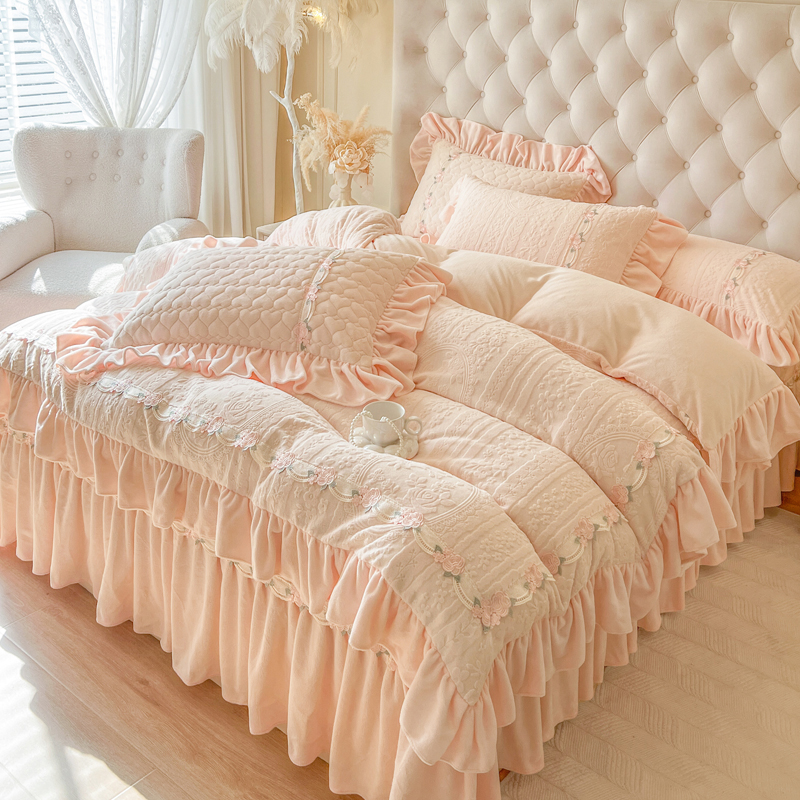 韩版花边公主风加厚夹棉牛奶绒雕花床盖四件套冬季双面珊瑚绒被套
