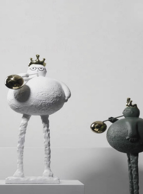 现代客厅卡通软萌国王人物落地大摆件售楼处玄关摆放乔迁新居礼品