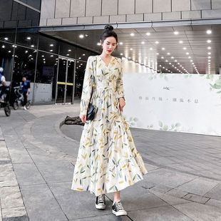 春装新款度假风气质长袖V领连衣裙女秋冬季收腰显瘦碎花A字长裙子