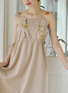 idem·2025新款印花肩带收腰背带裙无袖背心中长款连衣裙