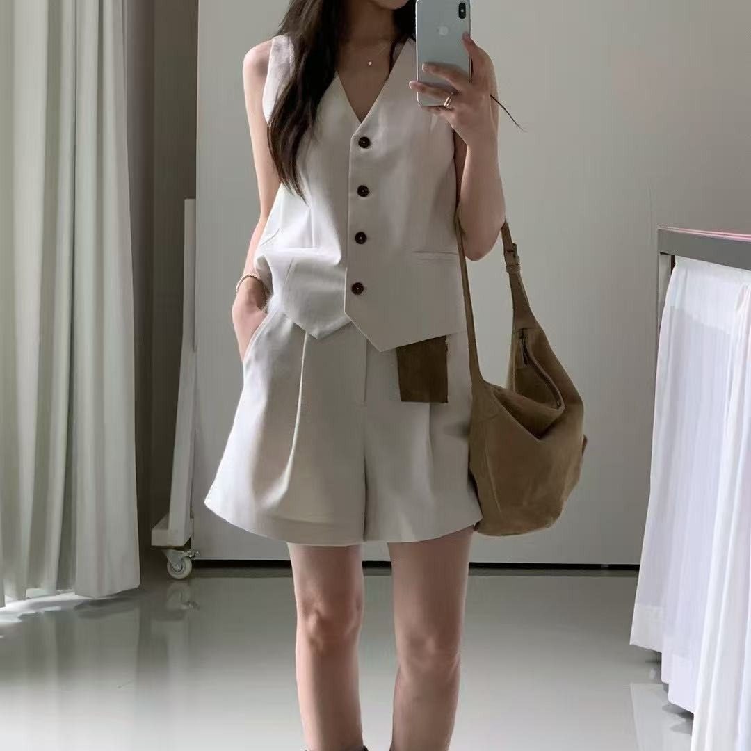 25夏日韩系简约气质V领单排扣无袖背心上衣+高腰休闲短裤时尚套装,女装/女士精品,休闲运动套装,淘宝优惠券,粉丝福利购,淘宝优惠卷