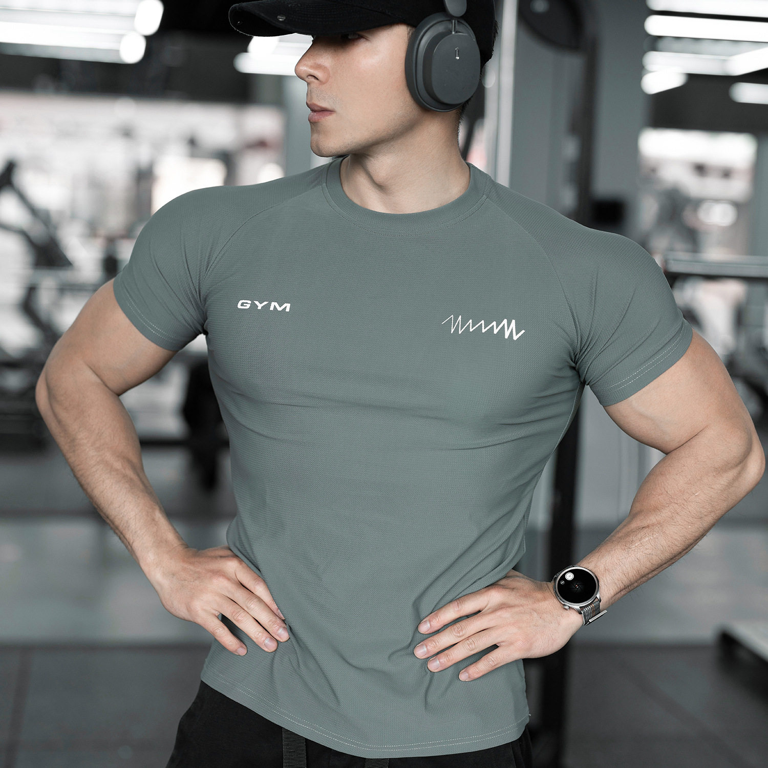 运动T恤男冰丝凉感短袖健身服速干透气训练服军绿色字母印花上衣