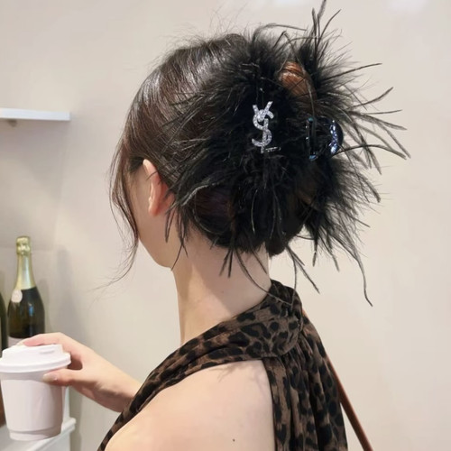 超仙ins小香风蝴轻奢羽毛抓夹女2025新款时尚毛毛发夹盘发鲨鱼夹
