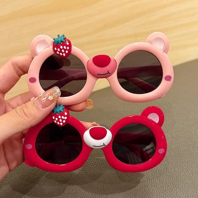 儿童太阳镜卡通草莓熊男童女童洋气墨镜可爱宝宝遮阳防晒玩具眼镜