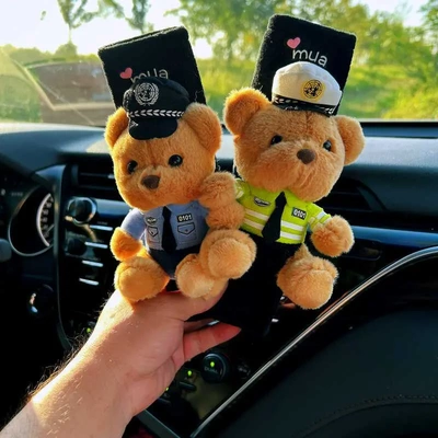 新款车内保护女生可爱萌宠交警小熊警察毛绒公仔汽车安全带护肩套