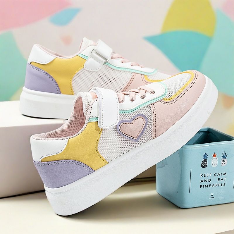 无注册商标女童透气镂空单网板鞋