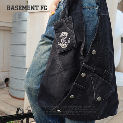 BASEMENTFG复古风黑色手提包女大容量金属扣单肩包264020005001