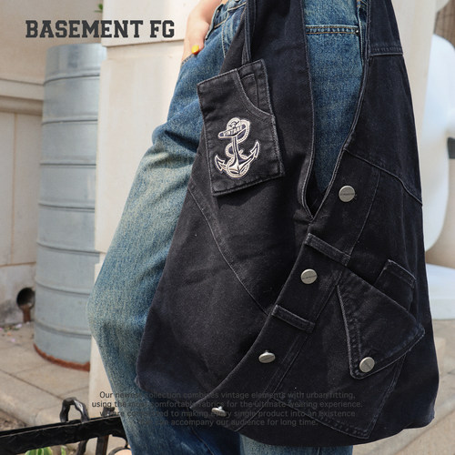 BASEMENTFG复古风黑色手提包女大容量金属扣单肩包264020005001