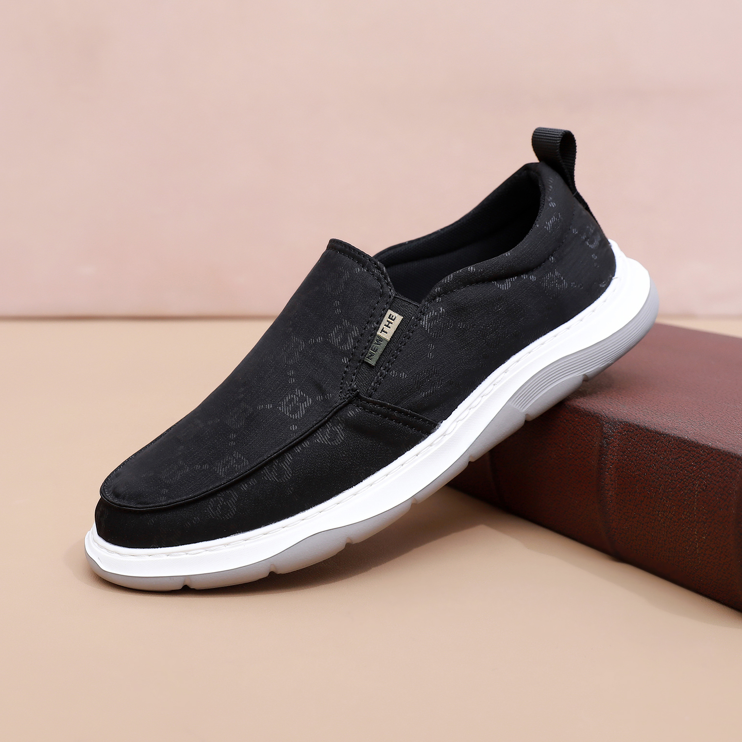 宝石布鞋新款低帮休闲男鞋