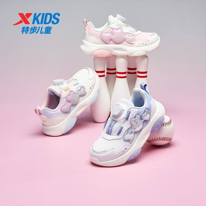 特步儿童秋冬季运动休闲鞋旋钮扣女童幼小童时尚百搭低帮革面