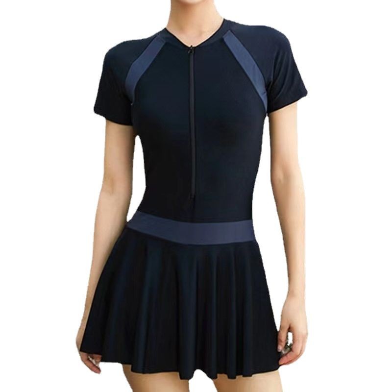 泳衣女2026新款高级感拼接连体文胸一体弹力遮肉显瘦平角裤户外装