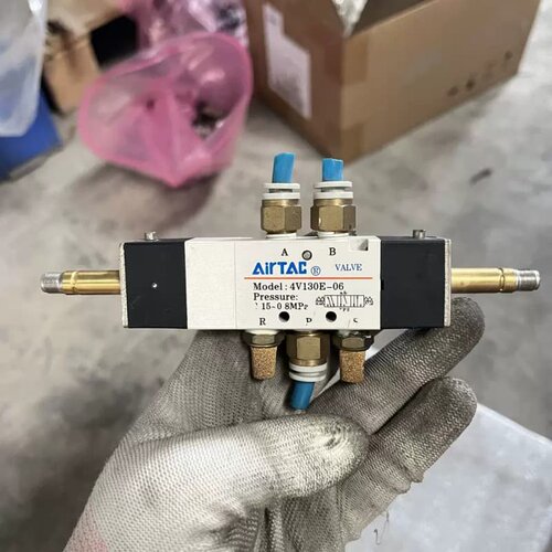 售前询价电磁阀4V130E-06 实物拍摄 成色几