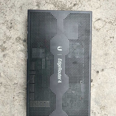 售前询价EdgeRouter 4，实物拍的，成色还可以，外观有点使用