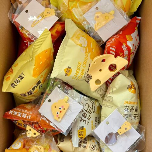 临期特价食验室玉米片面包丁辣条