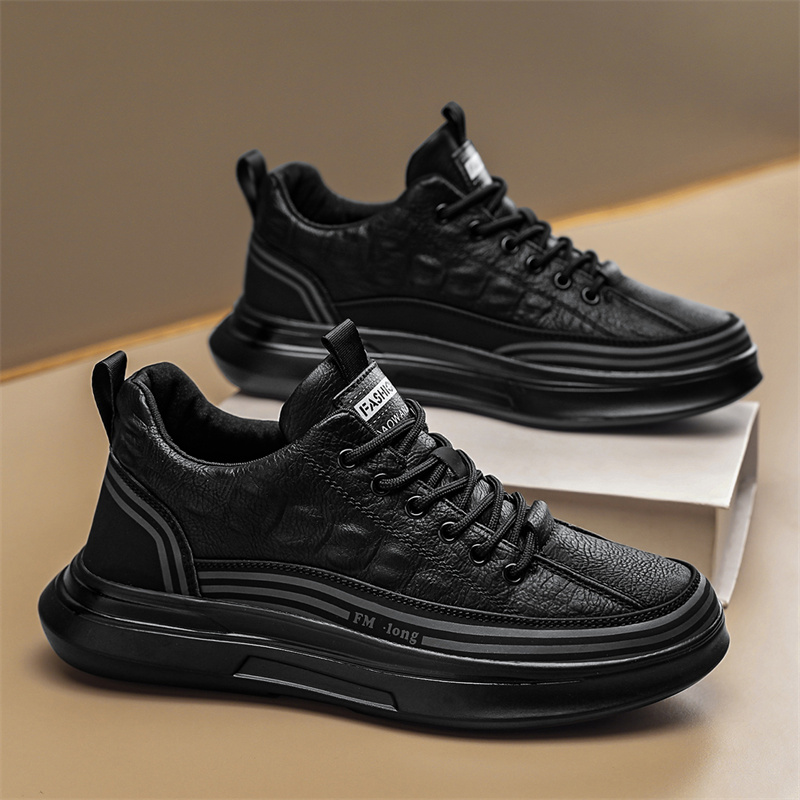 男鞋2024新款秋季黑色运动休闲皮鞋男士厨房工作劳保板鞋