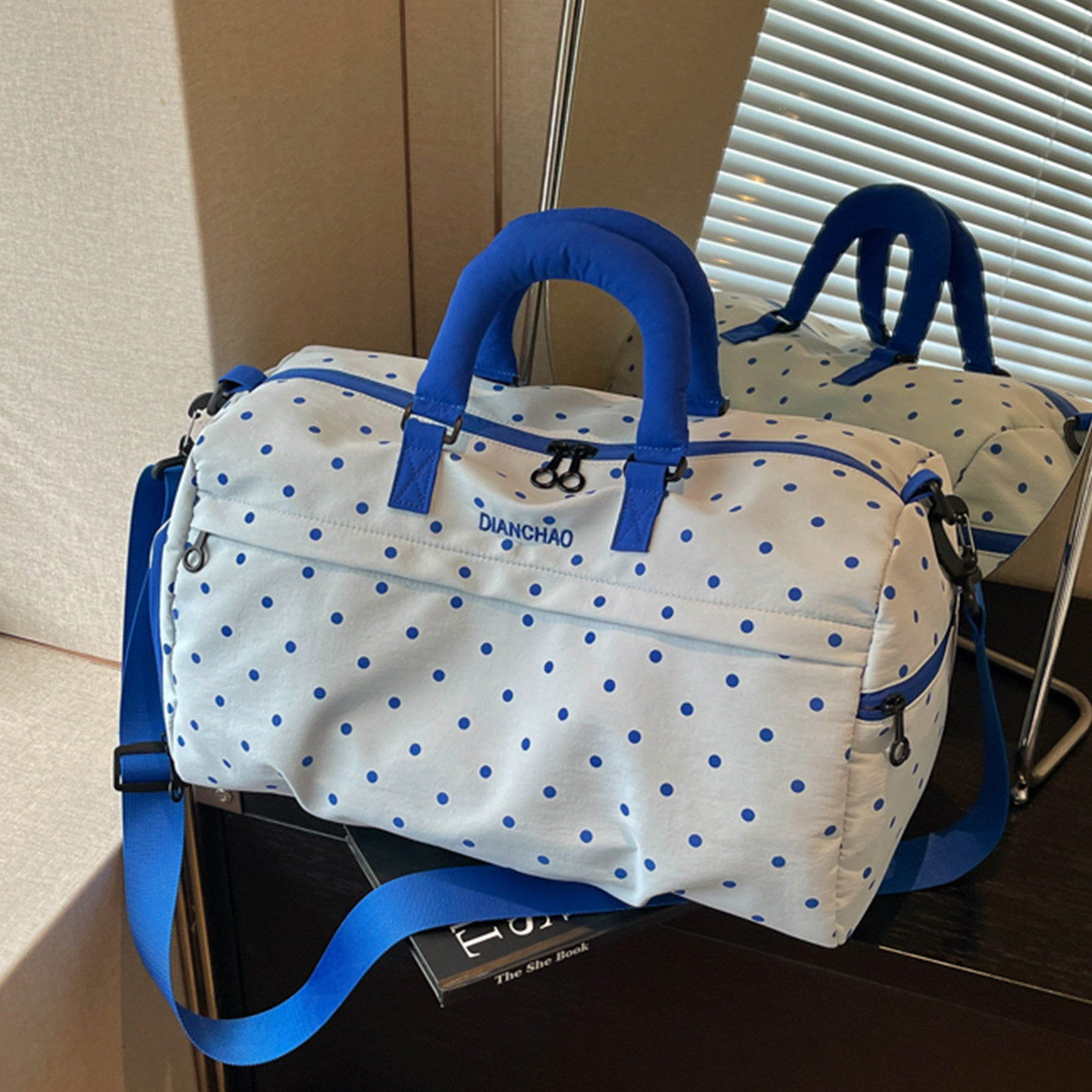 波点旅行包女轻便手提出差行李包便携旅游包干湿分离健身包收纳袋