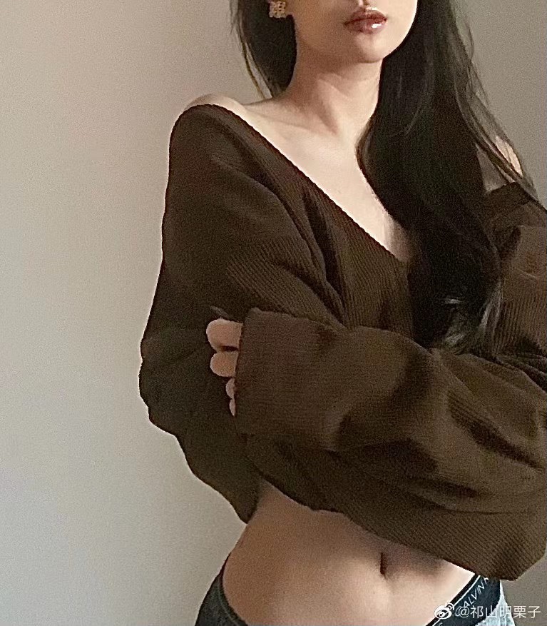 Devo of den #Corduroy V-Neck Sweater 灯芯绒v领卫衣