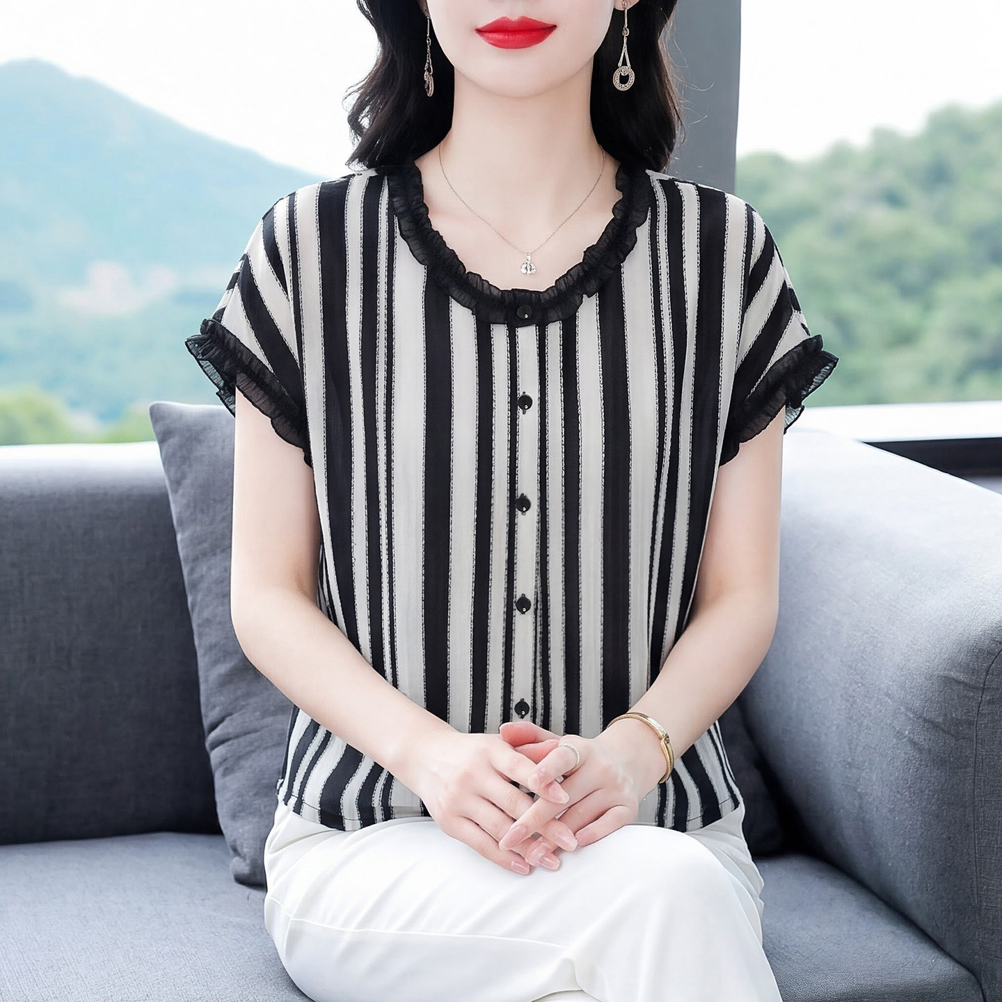 2026夏季新款衬衣女宽松遮肉时尚气质小衫纽扣修身休闲条纹印花女