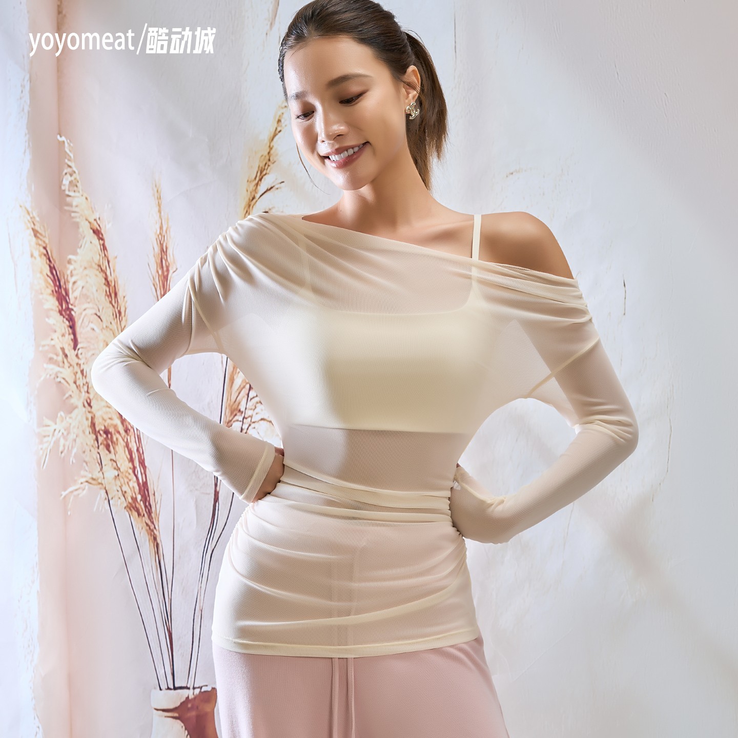 yoyomeat斜肩网纱透视瑜伽服罩衫