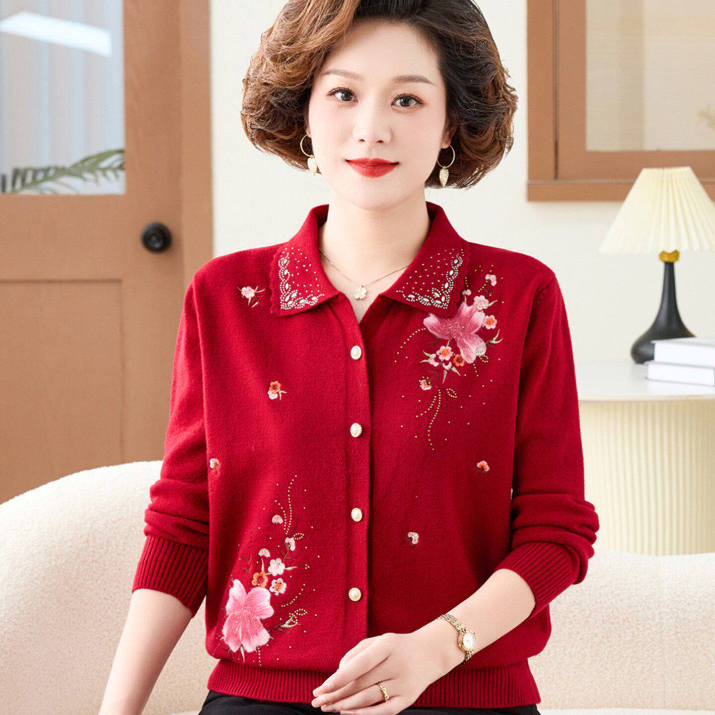 中年妈妈秋装新款针织外穿翻领开衫中老年女春秋绣花毛衣服外套装