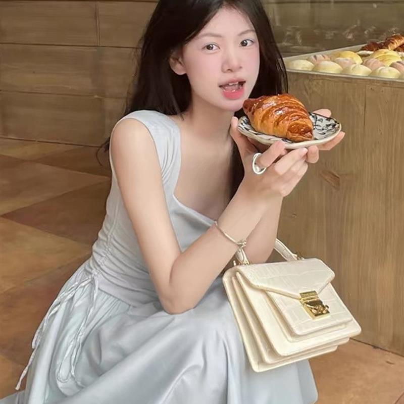 茶歇法式蓝色连衣裙子女夏季小个子初恋收腰显瘦度假抽绳吊带长裙