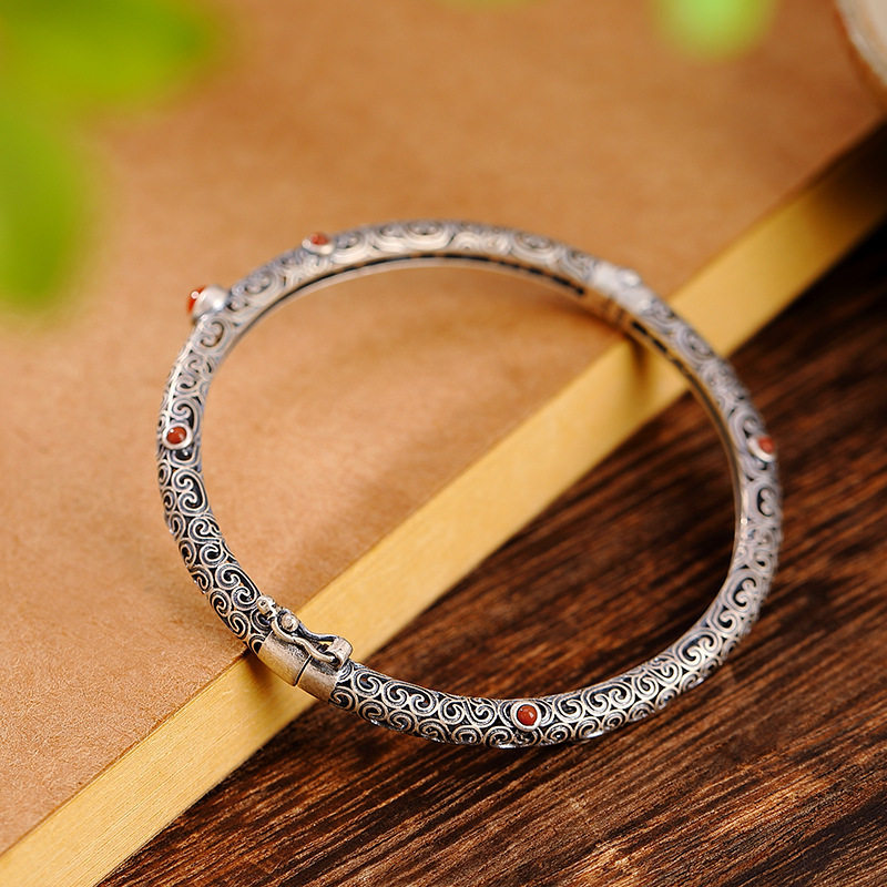 S925纯银复古民族汉风雕花唐草纹天然南红玛瑙女士细版活开口手镯