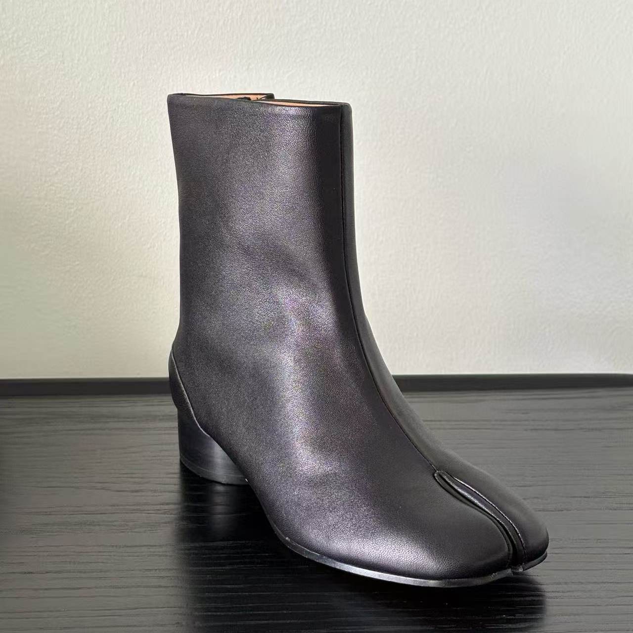 2025新款小众设计感真皮马丁靴