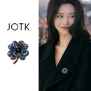 深蓝色渐变爱心四叶草胸针女高级感轻奢胸花大衣西装 配饰高端大气