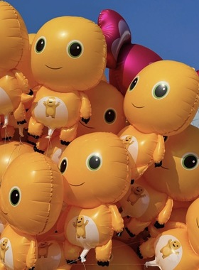 新年跨年地推摆摊奶龙气球飘空氦气铝膜黄色龙宝宝卡通手持夹片球