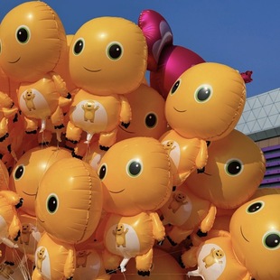 新年跨年地推摆摊奶龙气球飘空氦气铝膜黄色龙宝宝卡通手持夹片球