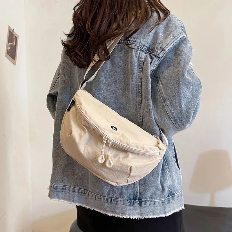 日系超轻防泼水牛津布包男女百搭单肩斜挎包尼龙轻便实用马鞍包