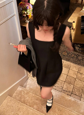 freckle现H25夏款韩国东大门小众黑色方领白色玫瑰胸针高腰连衣裙