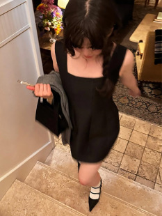 freckle现H25夏款 韩国东大门小众黑色方领白色玫瑰胸针高腰连衣裙