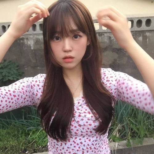 薄荷绿草莓印花蕾丝V领七分袖T恤