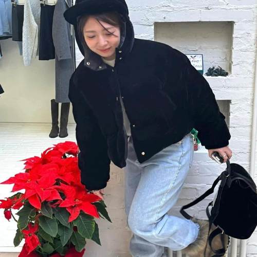 黑色羽绒服外套TheBarnnet东大门