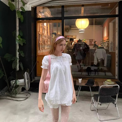 awear娃娃领泡泡袖刺绣显瘦套装
