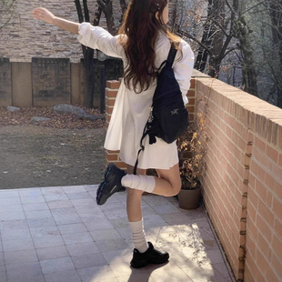 现H2025夏季新款韩国东大门纯色长袖单排扣A字收腰衬衫式连衣裙女