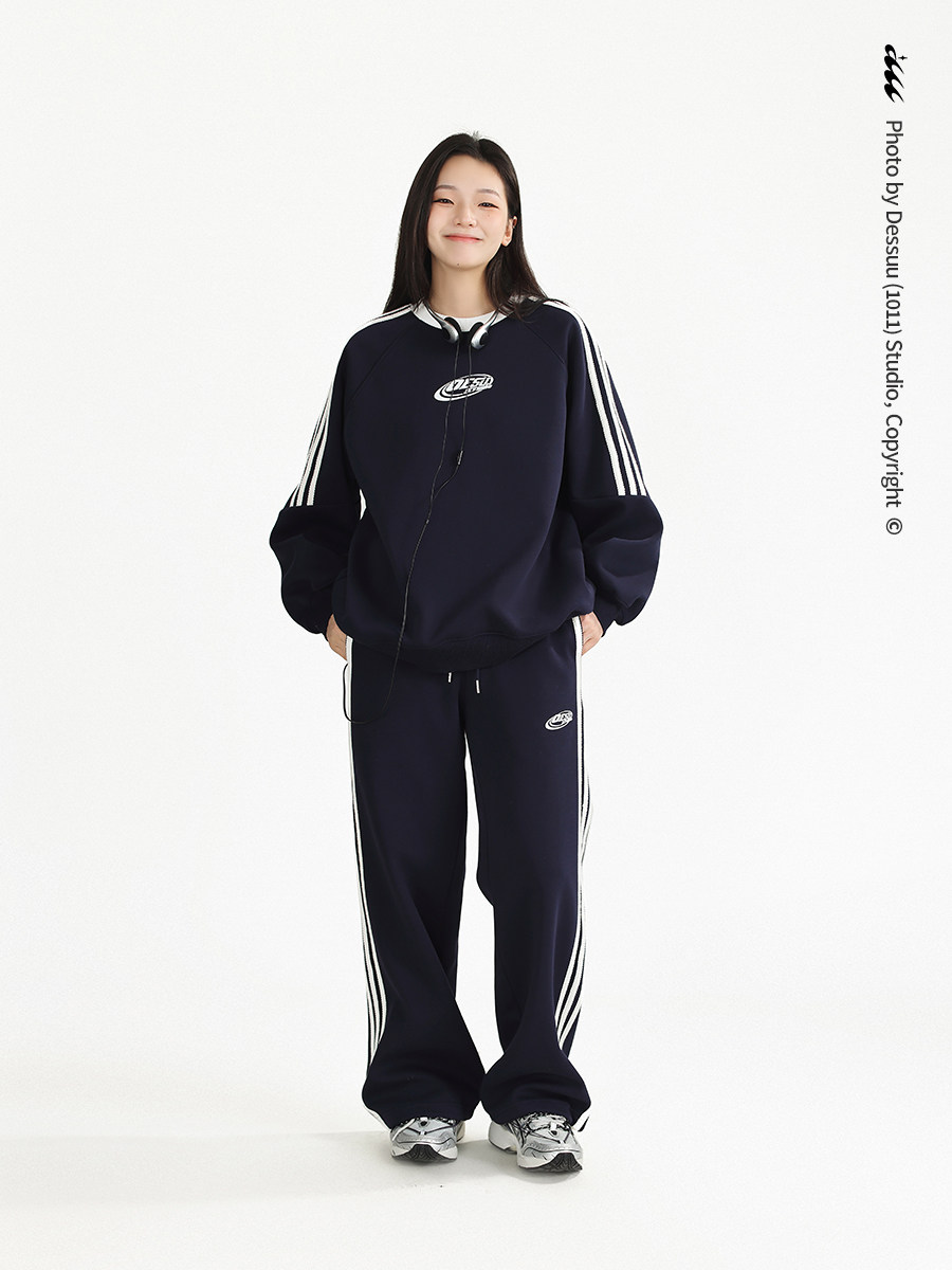 DESSUU 라운드 넥 풀오버 스웨트셔츠 삼선 레이스 웨빙 스포츠 컬리지 스타일 프린트 로고 투피스 세트