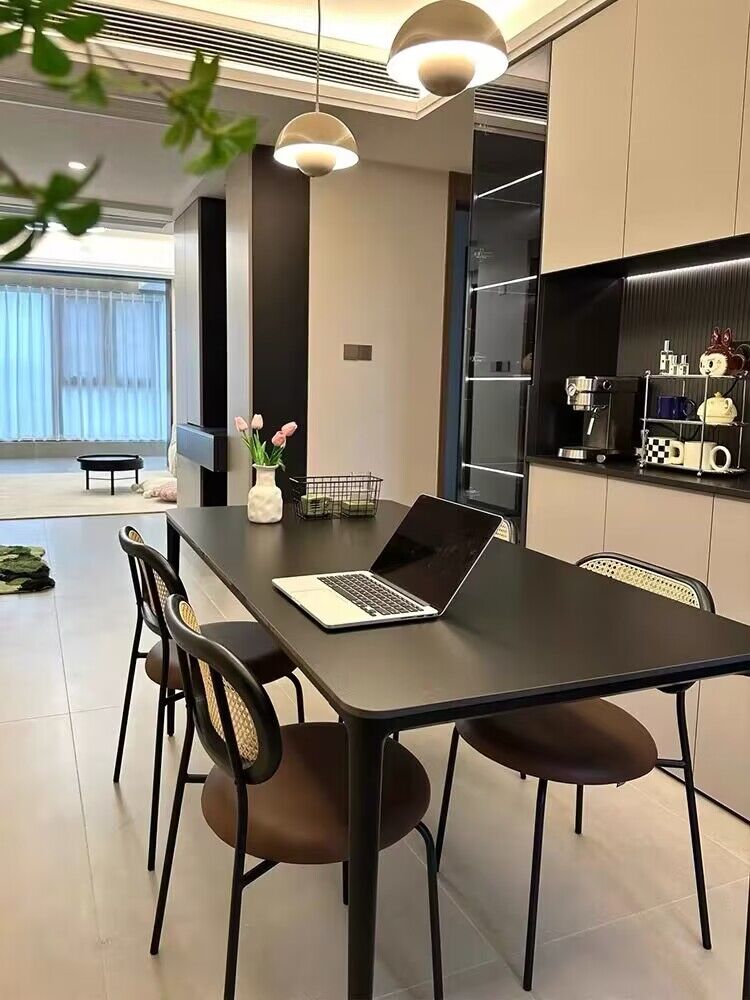 意式极简纯黑岩板餐桌现代简约长方形餐厅小户型铝合金饭桌椅组合