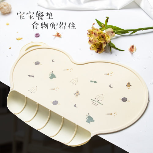 宝宝ins云朵硅胶餐垫学生防水防油午餐桌垫壁挂吸盘儿童隔热杯垫
