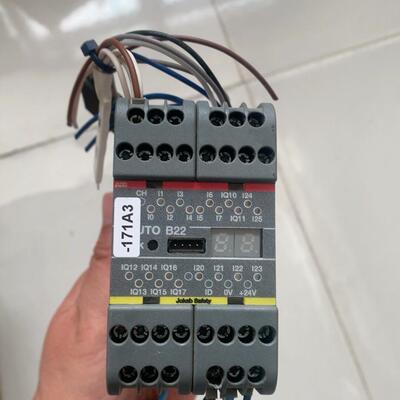 PLUTO B22 安全继电器模块 ABB工业工控自动化配件议价维修