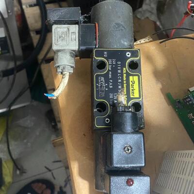 D1VW4CNjWS75XB074 电磁阀 派克液压工控电磁换向阀议价维修