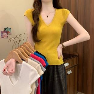 显瘦百搭上衣 黄色纯欲v领正肩针织短袖 T恤女夏季 2025新款 甜辣修身