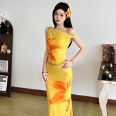 PUSS 南洋风情明艳魅力印花斜肩上衣女 修身 WEIRD 半身裙气质套装