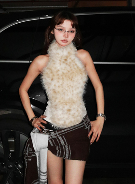 WEIRD PUSS 亚文化潮酷达人毛毛拼接高领露肩背心女 修身百搭上衣