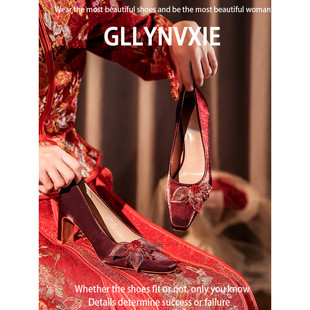 秀禾敬酒不累脚高跟鞋 新中式 女新款 新娘鞋 红色绸缎面方头粗跟婚鞋