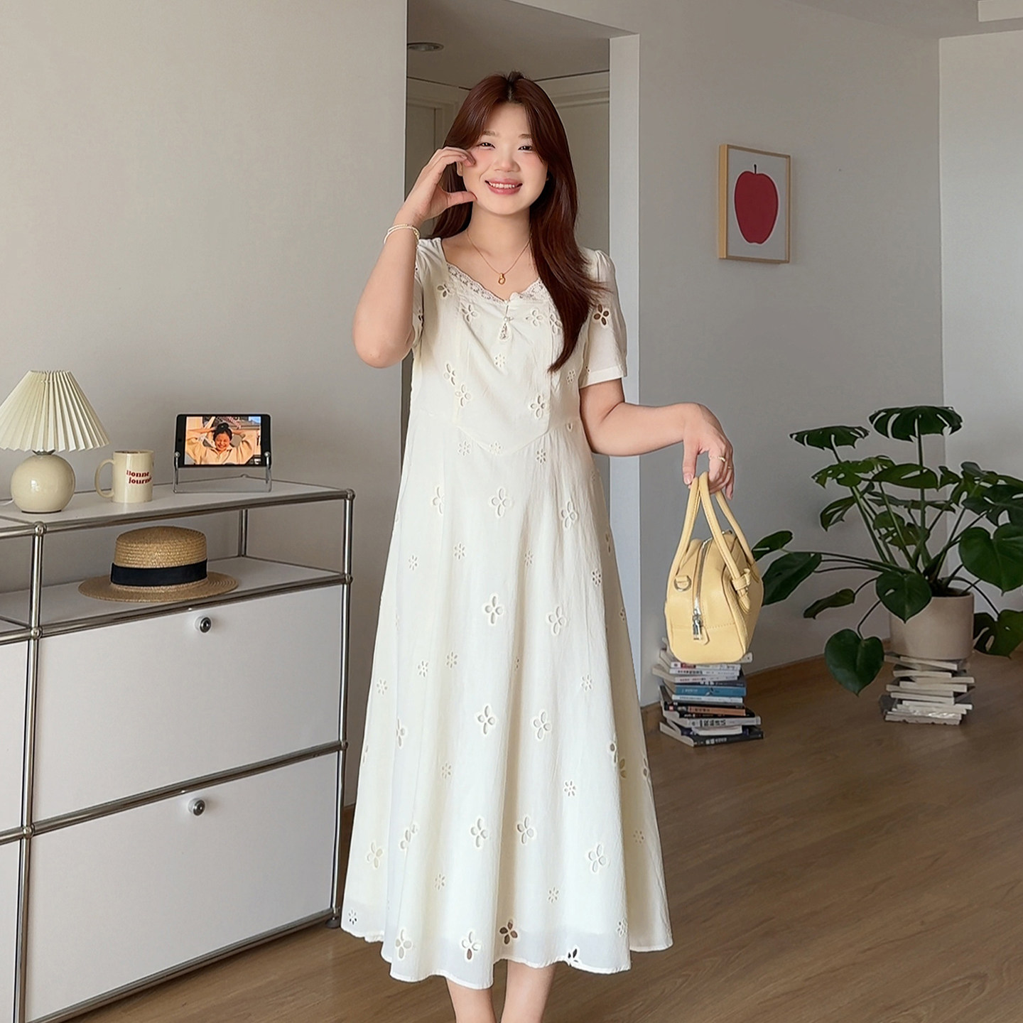 微胖的喵喵大码女装胖mm夏季新款法式重工镂空雕花显瘦连衣裙2435