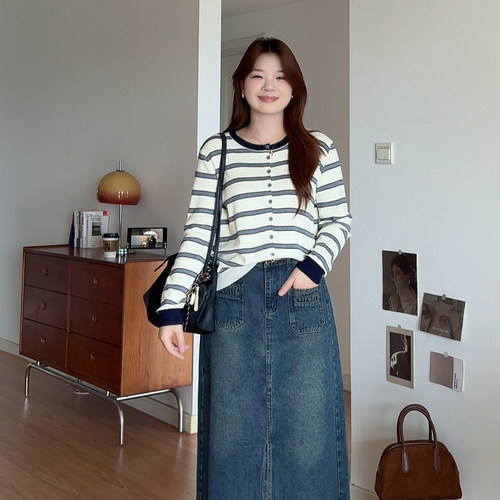 大码女装穿搭条纹撞色打底衫上衣